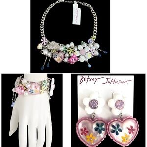 BETSEY JOHNSON SET Hop to It Easter Retro Heart Necklace Bracelet & Earrings NWT